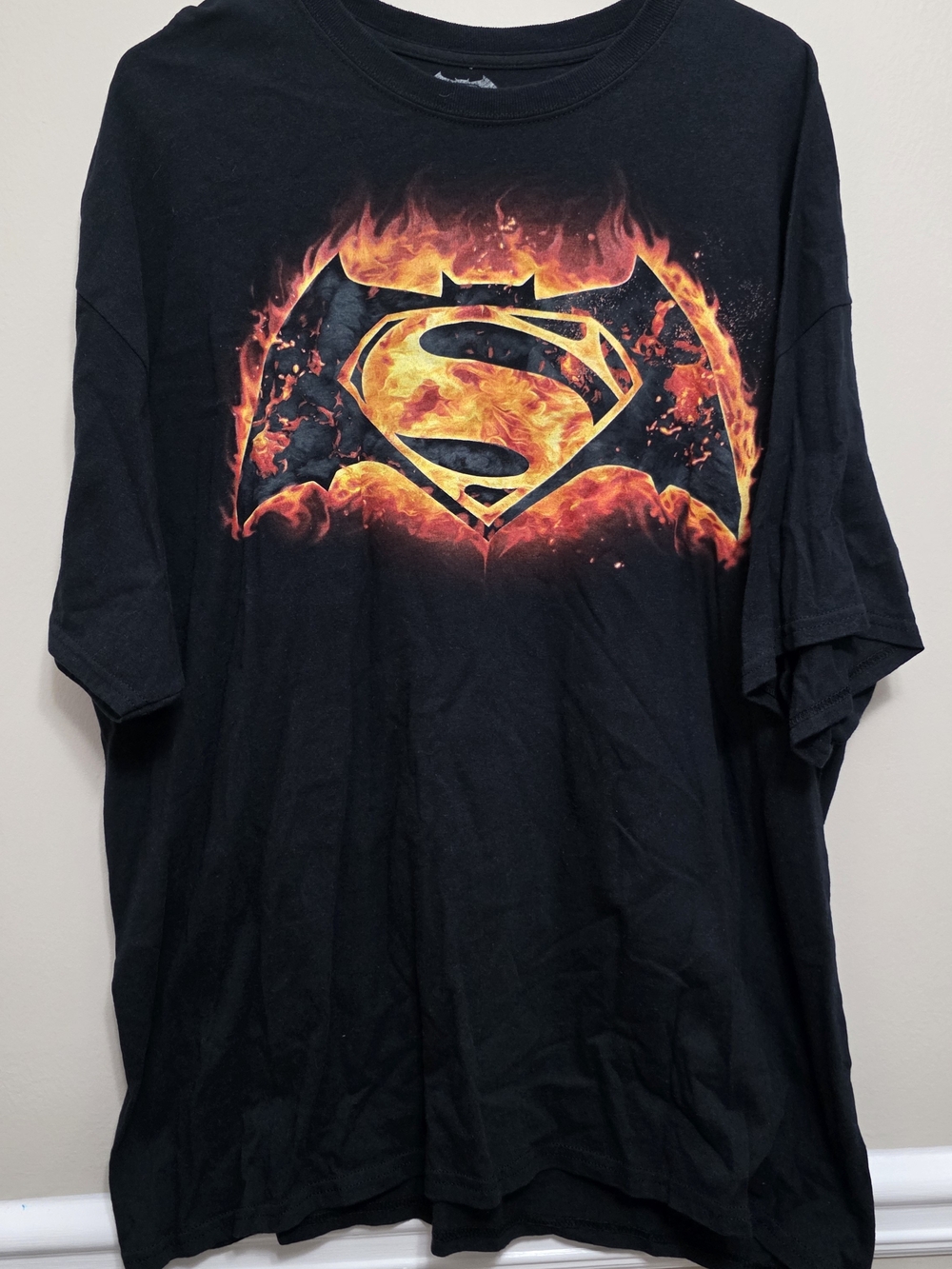 Superman vs Batman Flame Graphic Tee Mens Size 2XL Black Orange